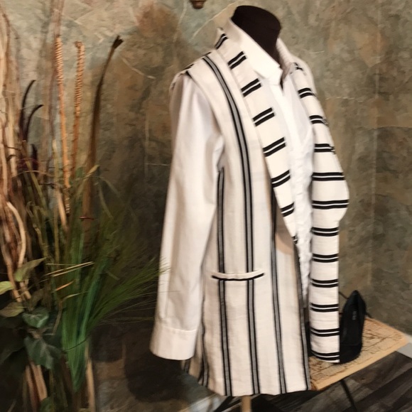 DO + BE 🌹 Black and white striped vest - Picture 4 of 11